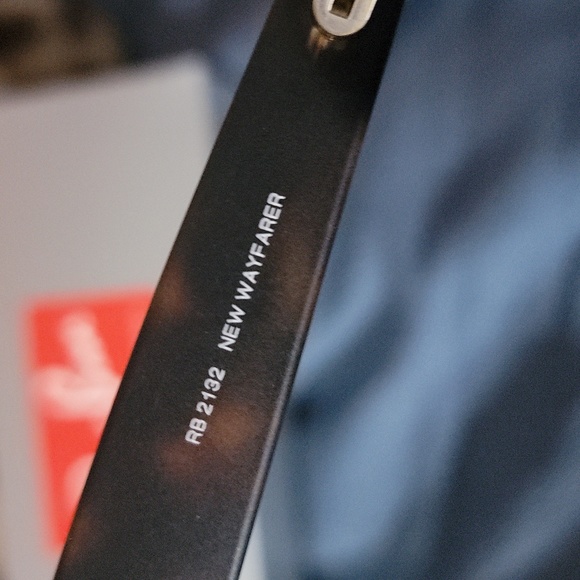 NIB Ray-Ban New Wayfarer Polarized - Picture 5 of 6